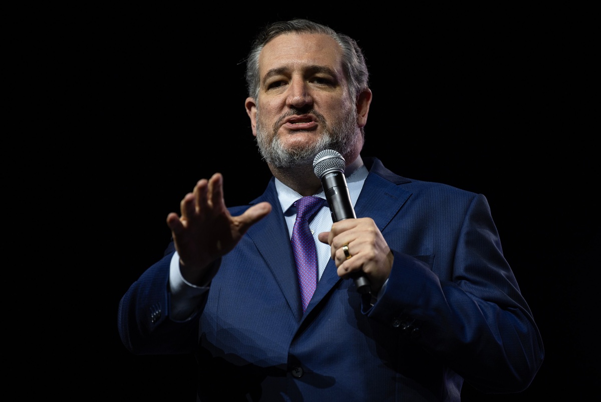 In complaint, Ted Cruz says Democrats broke campaign finance laws to