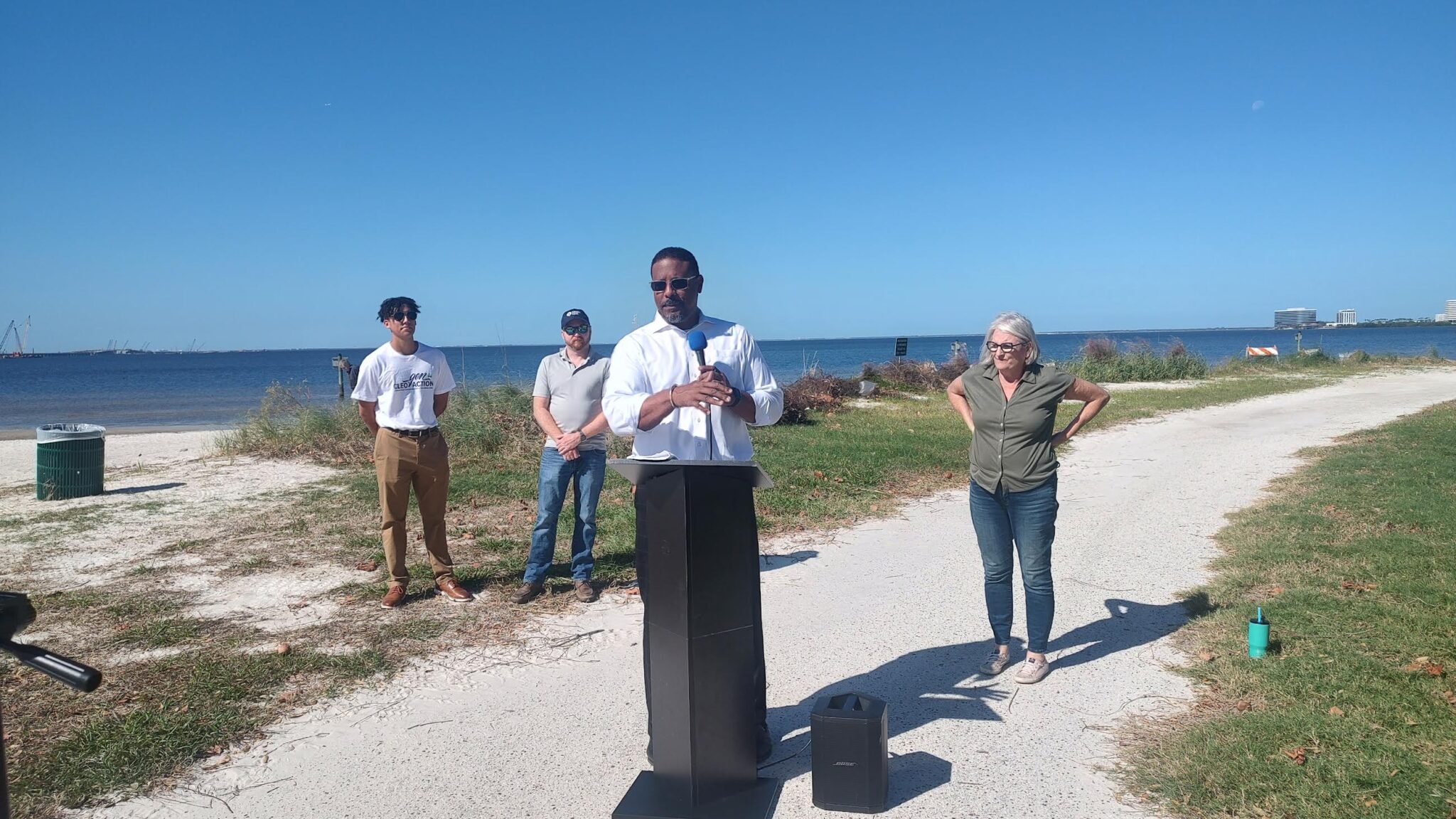Rick Scott votes early in Naples and urges all Republicans to do so as
