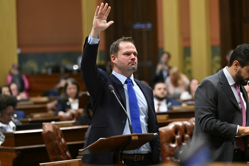 Republicans go on the attack after Ford halts EV battery plant construction in Marshall Republicans go on the attack after Ford halts EV battery plant construction in Marshall