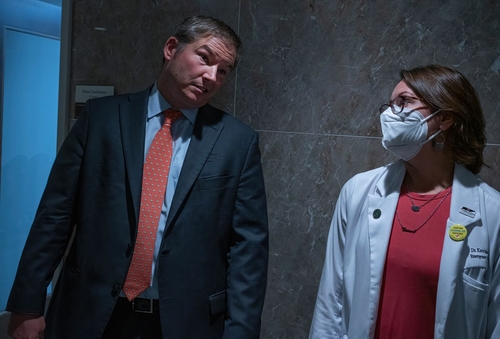 Republicans, Democrats split over high courtâs abortion ruling State Sen. Jeff Yarbro, D-Nashville, talks with emergency physician Dr. Katrina Green in the Tennessee Capitol on June 24. (Photo: John Partipilo)