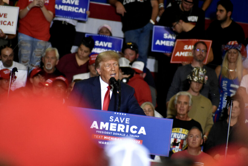 âLock her up!â chants, warnings against early voting mark Trump rally in Macomb Co. âLock her up!â chants, warnings against early voting mark Trump rally in Macomb Co.