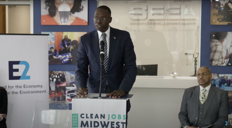 Gilchrist highlights clean energy jobs following new report outlining industry growth Gilchrist highlights clean energy jobs following new report outlining industry growth
