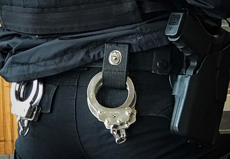 Court allows false arrest lawsuit to proceed, despite copsâ immunity claim Court allows false arrest lawsuit to proceed, despite copsâ immunity claim
